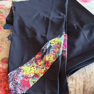 Women's Soulgani Black with colorful design Capri Leggings NIP